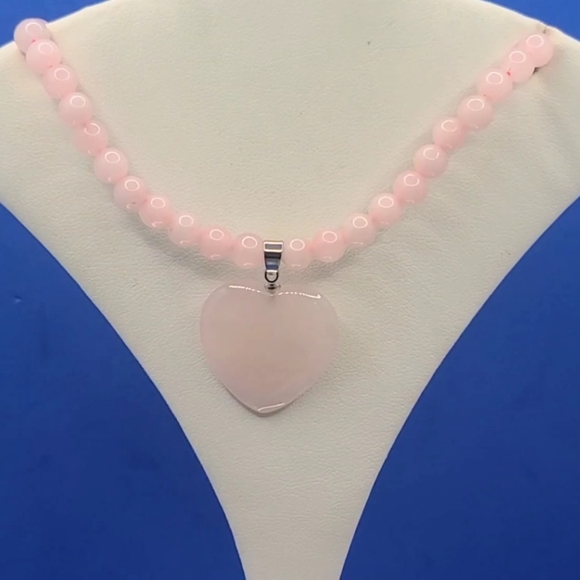 NWT Rose Quartz Beaded Necklace with Heart Pendant - Picture 3 of 11